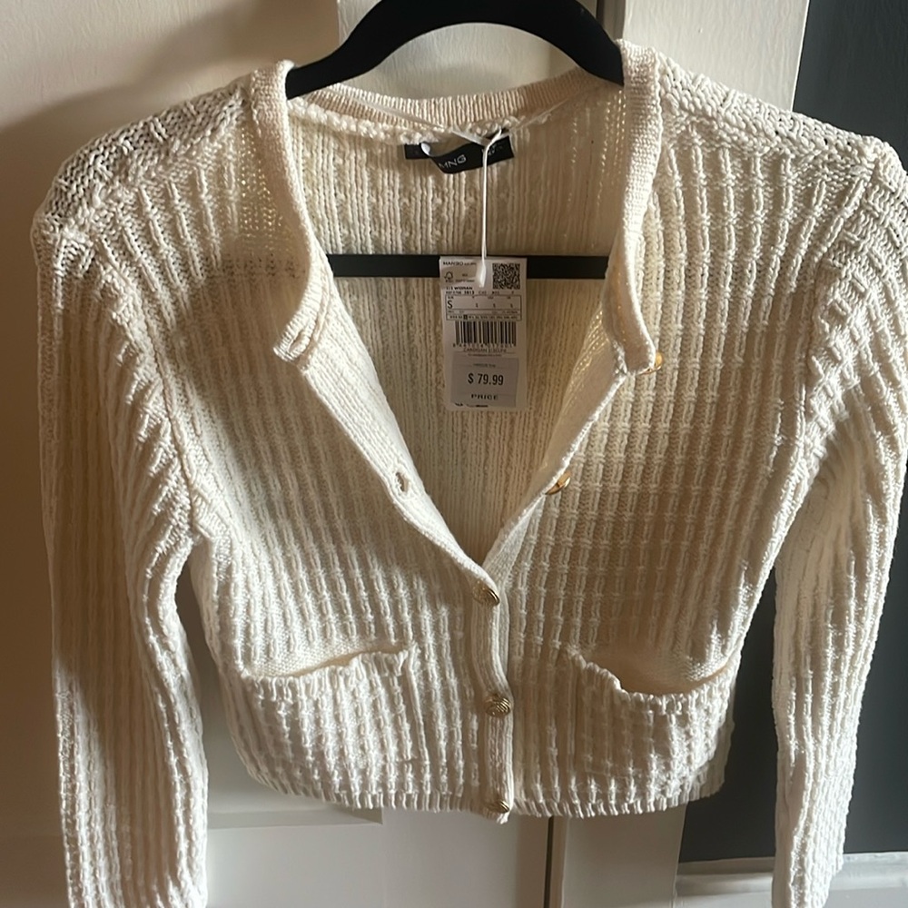 New Mango Textured Knit
Cardigan Round Neck
Ivory SM